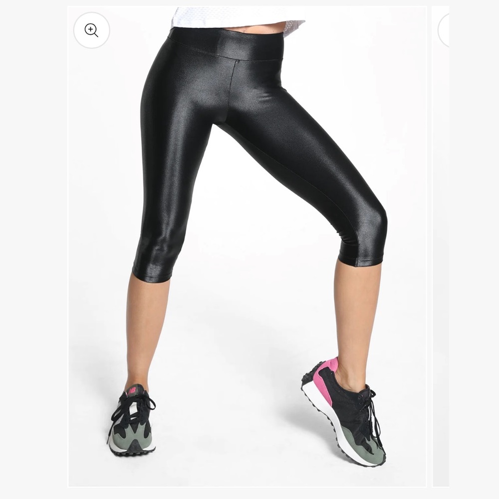 Koral Lustrous Infinity® High Rise Capri Legging - Black size large